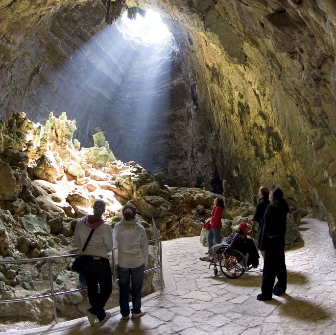 Grotte di Castellana aperte in sicurezza con un occhio alle famiglie. Annullata la replica di domani dello spettacolo Hell in the cave
